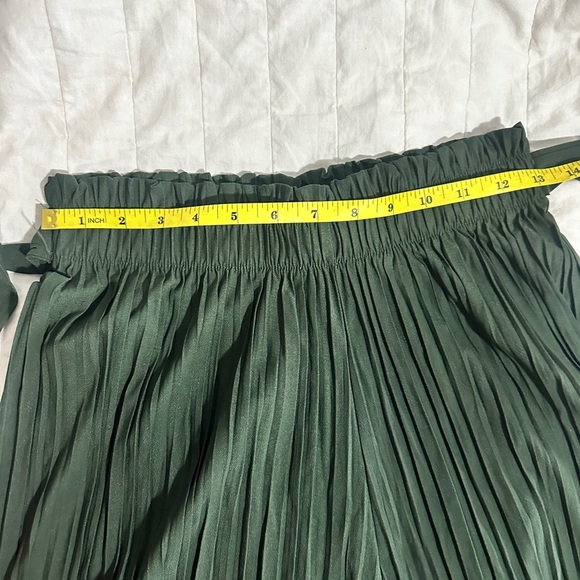 Pleated Green Wide-Leg Pants - Picture 5 of 6